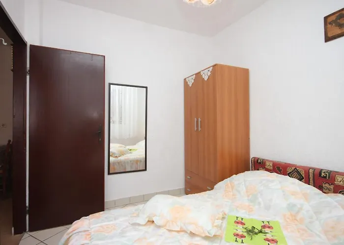 382c アパート Štivan